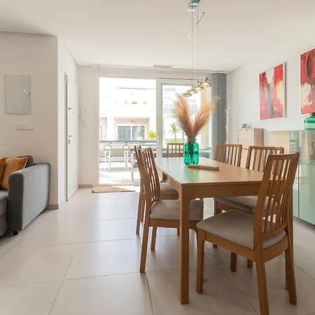 3 Bedroom Gorgeous In Holiday home *